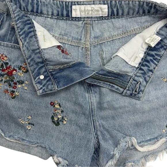 Indigo Rein Floral Embroidered High Waist Denim ShortsDistressed Size 11/29 - Picture 5 of 9